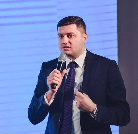 Daniel Stanciu, Director de Marketing Monsanto România anunta câștigătorii concursului Generația 6 tone la rapiță